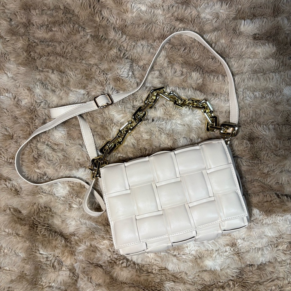 Cream Woven Shoulder Bag w/ Gold Colored Hardware